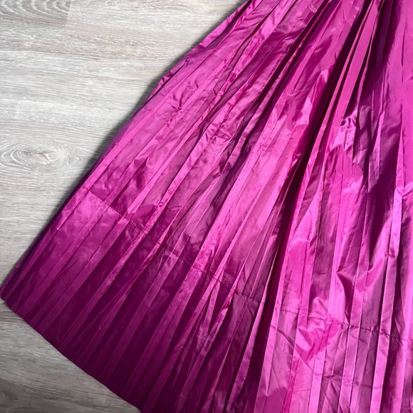 Adidas Accordion Pleated Midi Skirt Size Medium, Flowy with Elastic Waistband - Picture 3 of 7